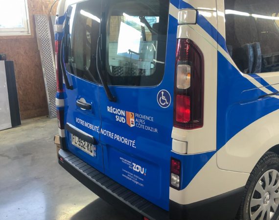 Renault Trafic Blanc PMR livrée ZOU